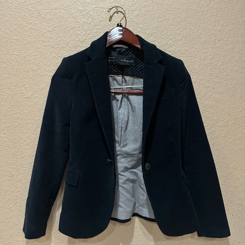 I am selling a suit from Zara and it’s XS